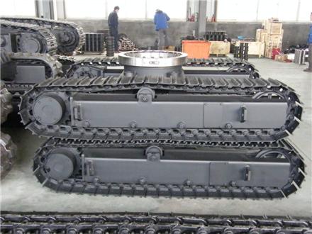 زنجیر کامل کوماتسو PC220 با کفشک، چرخ با دستک، دنده اسپراگت، سیلندر زنجیرسفت کن با یوک و فنر زنجیر