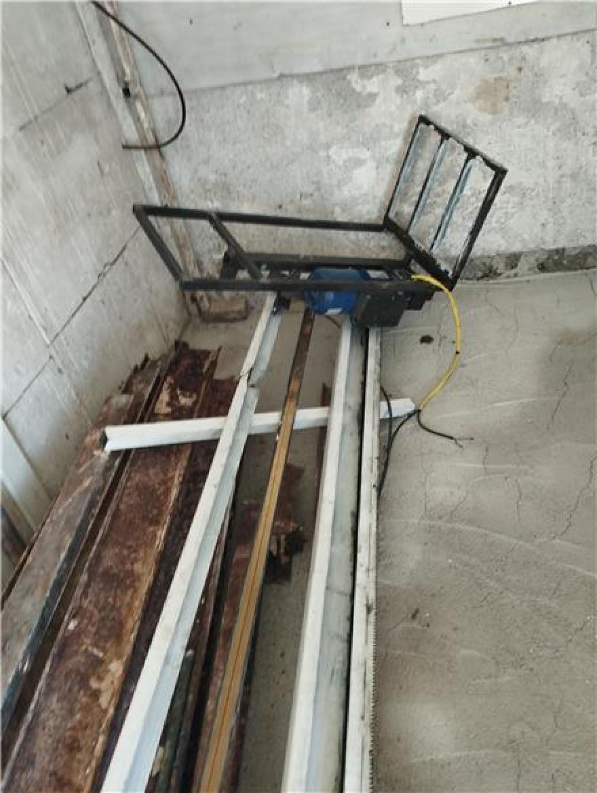 بالابر کنار پله