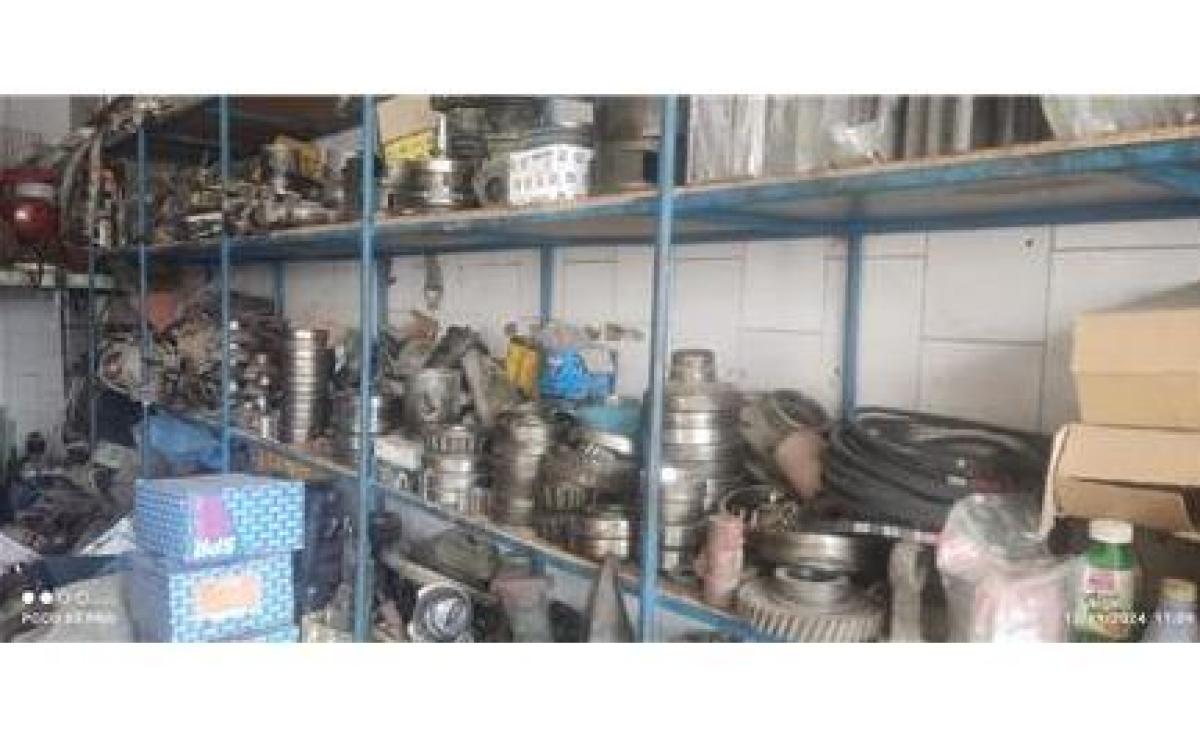 عمده فروش کلیه لوازم یدکی بنز مایلر و ده تن و استرلینگ