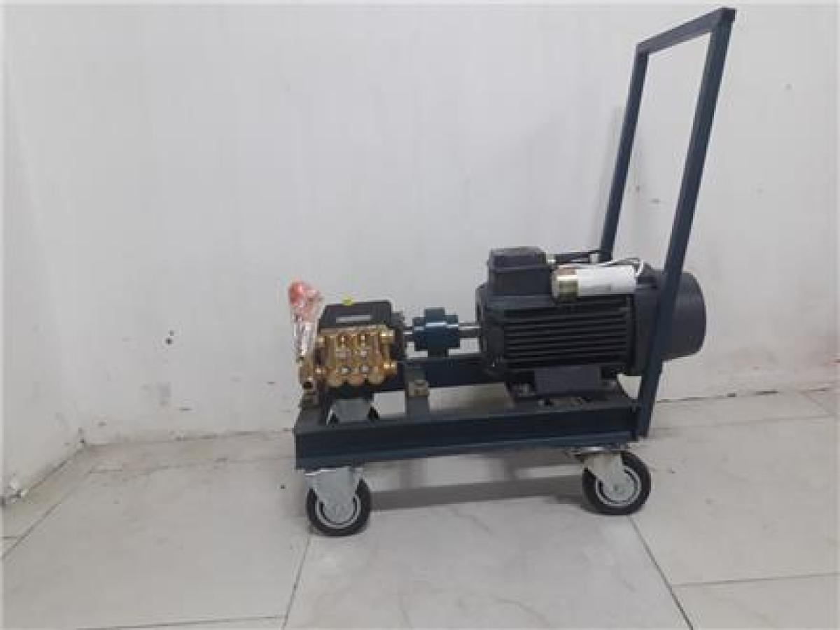 کارواش صنعتی ۱۱۰ بار تکفاز ایتالیایی در ابزارسپه بابل